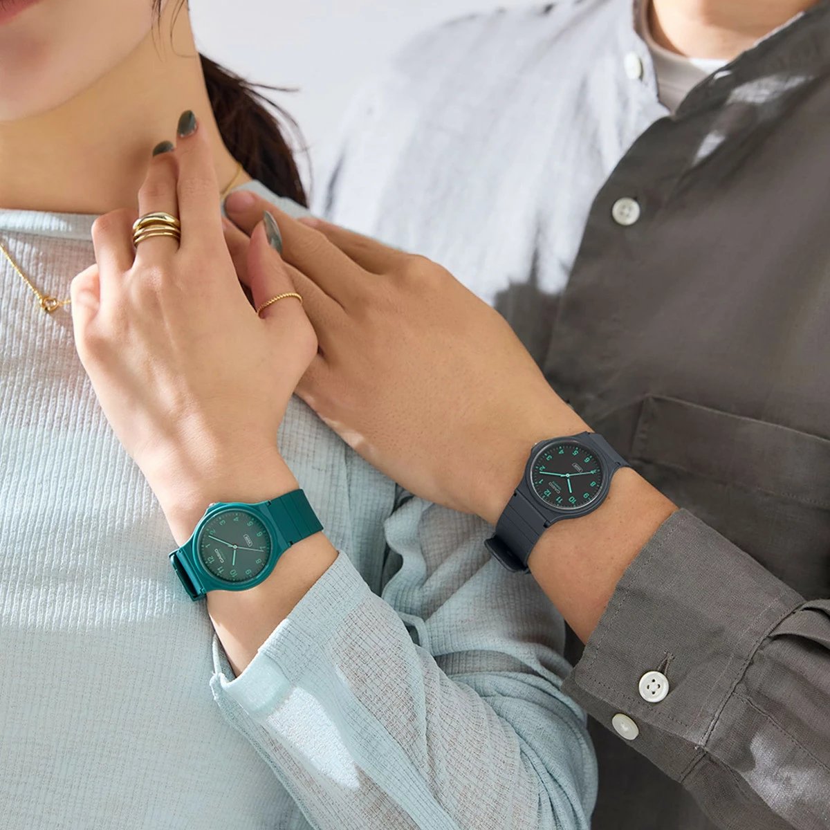Orë dore CASIO COLLECTION SERIE POP unisex e zezë