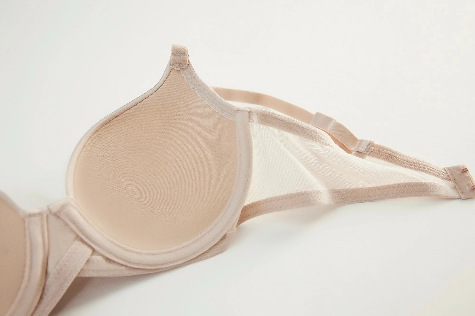 Sytjena Jumeon, e butë, bezhë