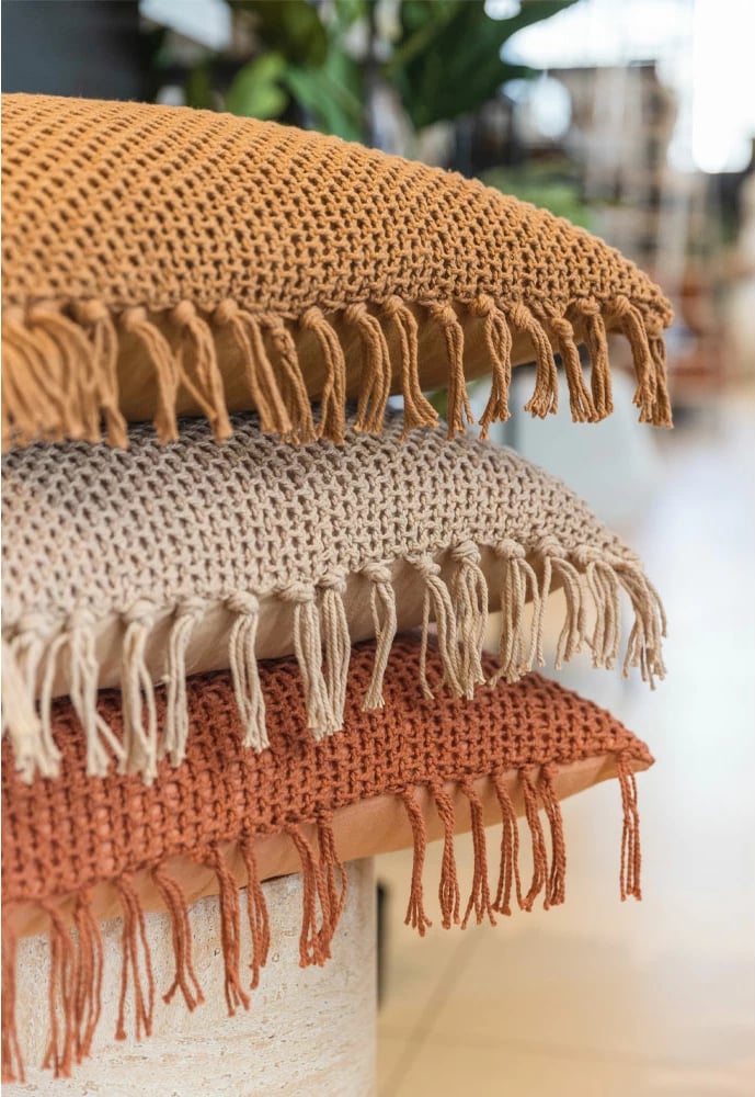 Jastëk dekorativ ARNAV, pëlhurë, ngjyrë kafe e kuqërremtë, 45x45cm