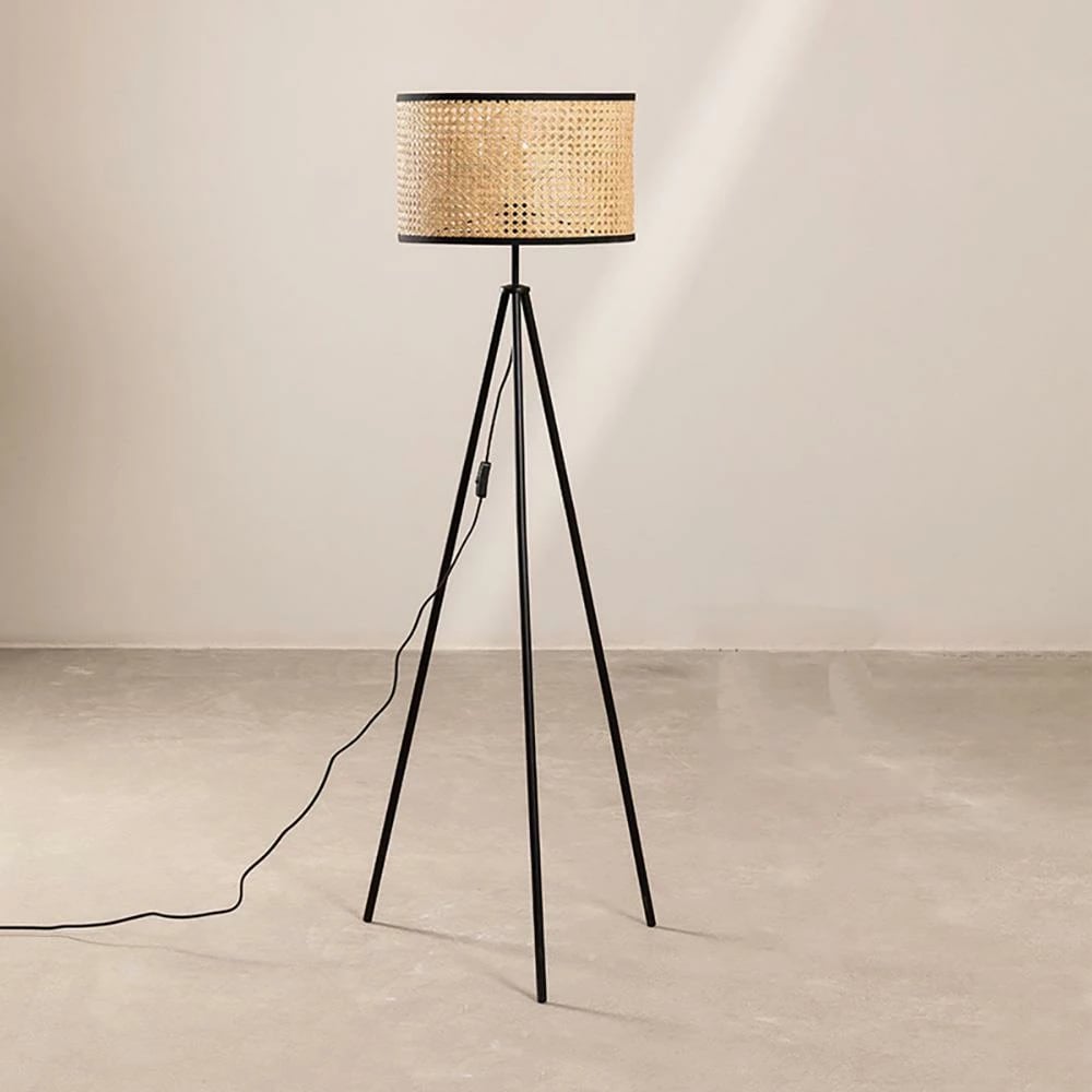 Llambë dyshemeje NEXT Rattan me bazë druri H145xØ45cm