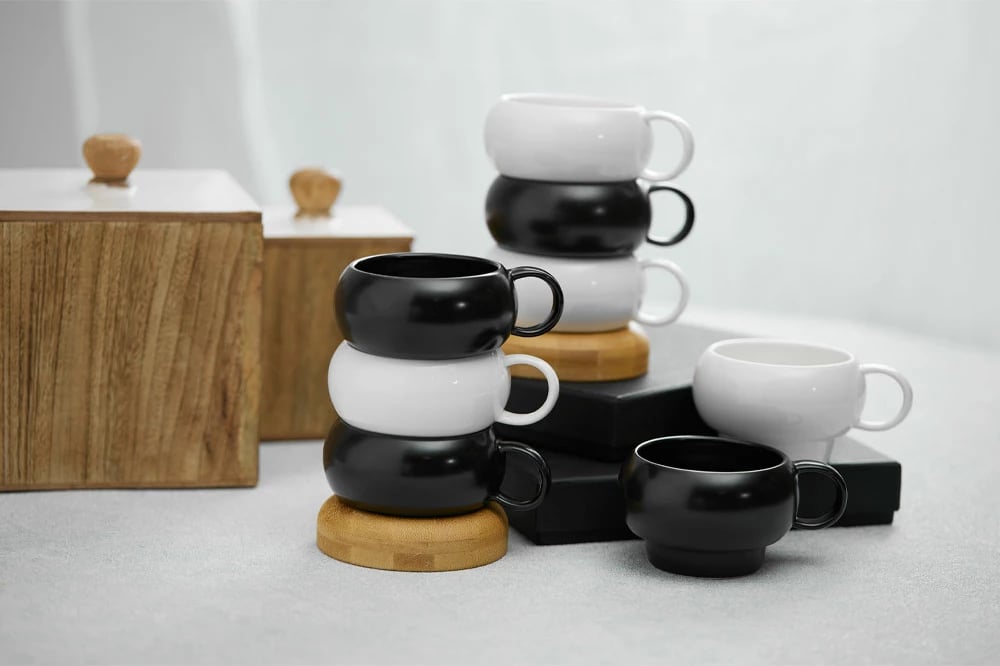 Set 4 filxhanë Curve, porcelan i zi, bambu natyral, 12x10x19cm Set 4 filxhanë Curve, porcelan i zi, bambu natyral, 12x10x19cm