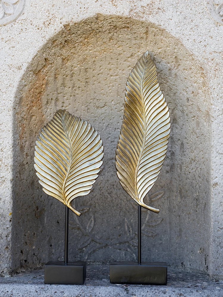 Totem dekorativ, ngjyrë ari e zezë, polirezina, metal, 13x9x57cm