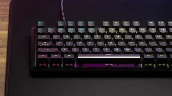 Tastierë mekanike Corsair K70 Core RGB (CH-910971E-NA), me kabllo USB, ndriçim RGB, e zezë