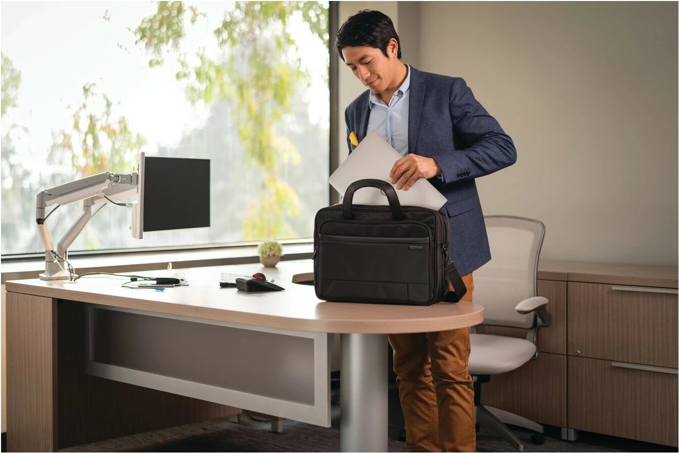 Çantë laptopi Kensington Contour 2.0, 15.6", e zezë Çantë laptopi Kensington Contour 2.0, 15.6", e zezë