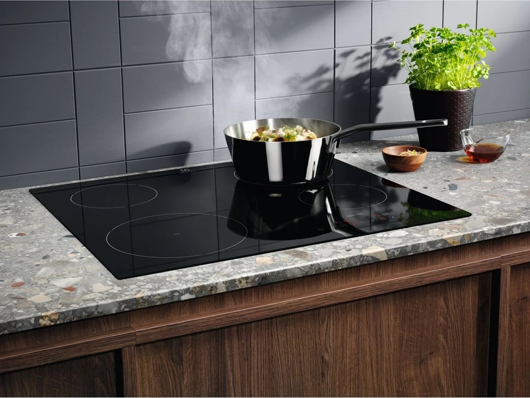 Pllakë qeramike, Electrolux EHH6240ISK, e zezë