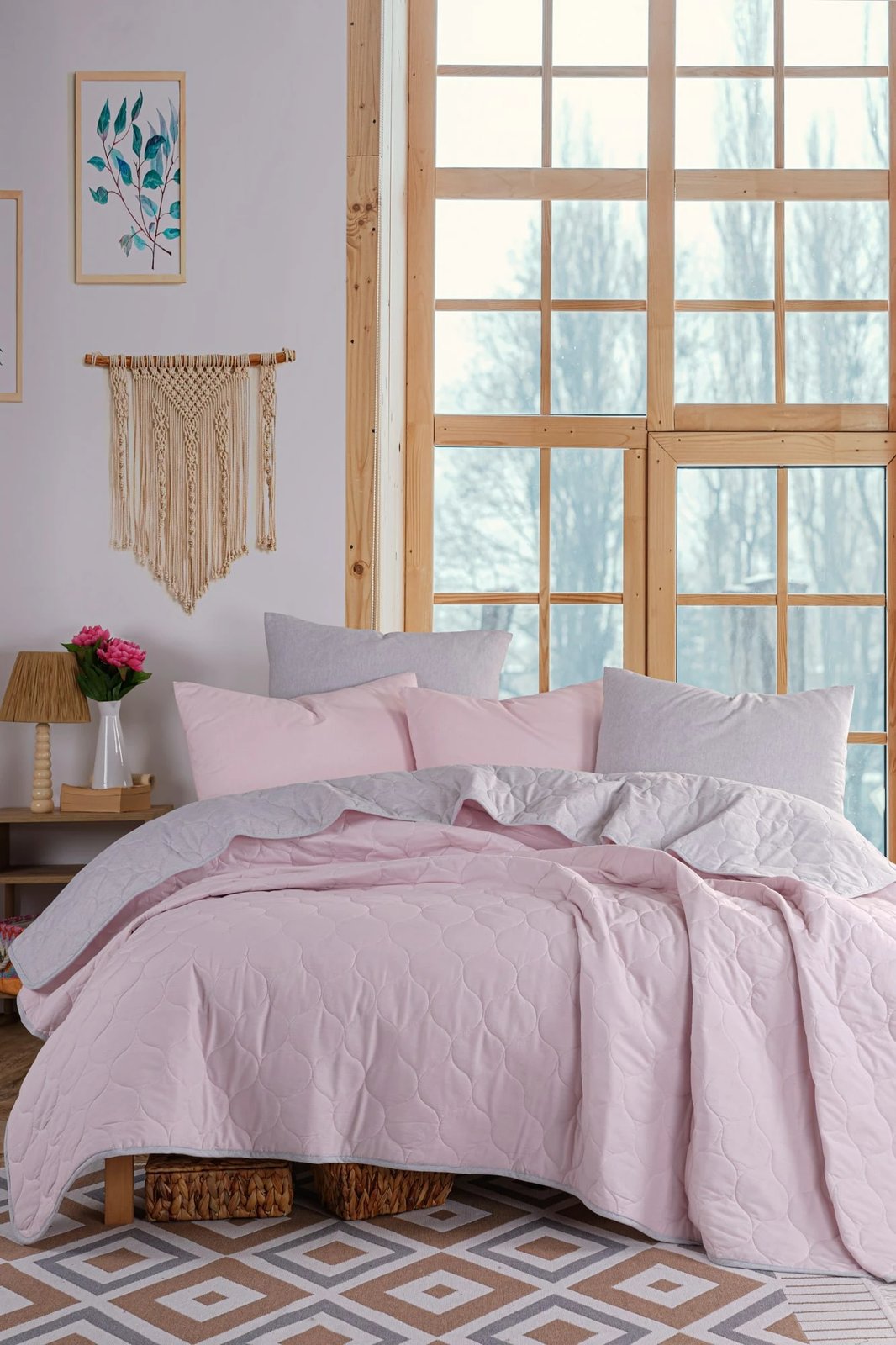 Përparëse krevati e madhe, e qepur, ngjyrë pluhur dhe gri