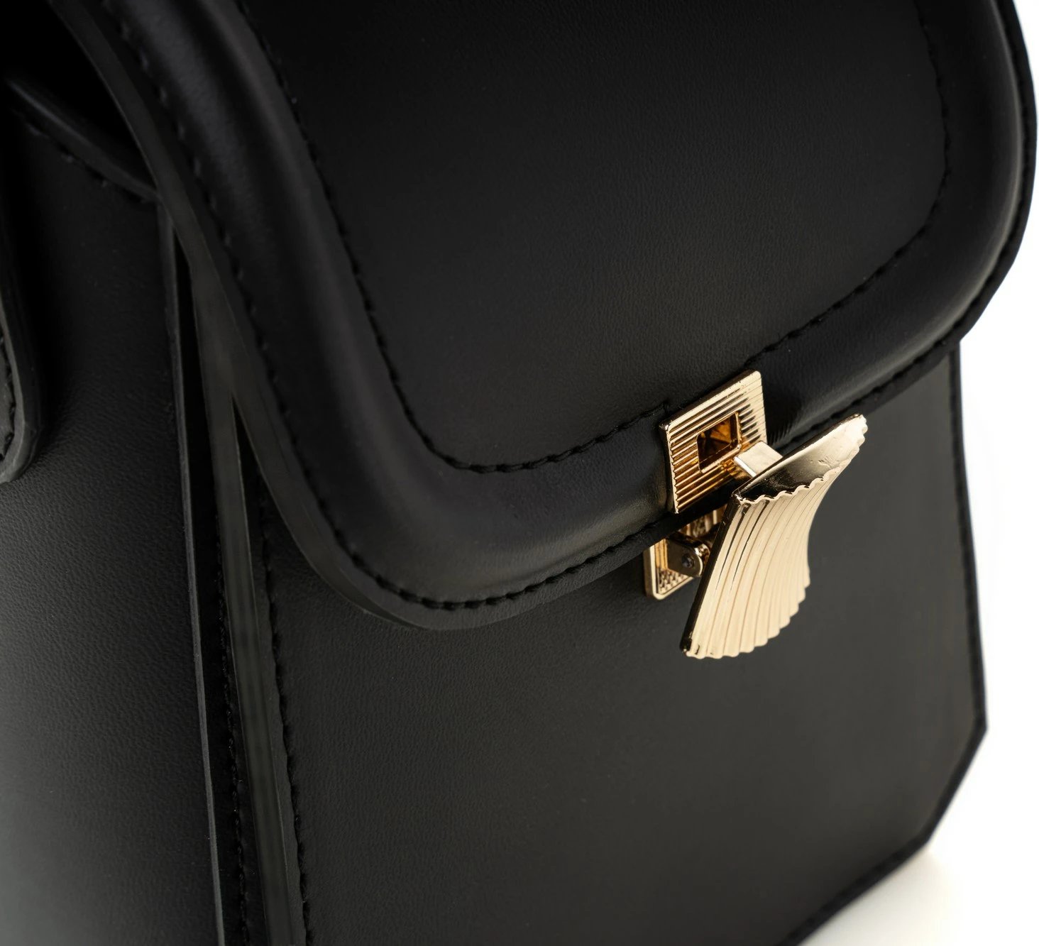 Çantë crossbody Vince Camuto, ngjyrë e zezë, Lagoon