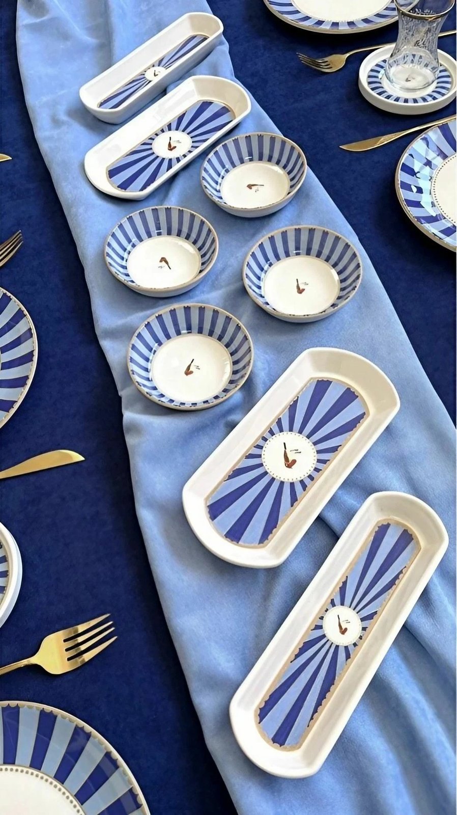 Set mëngjesi 20 pjesësh, Hermia Concept, Love Bird, blu