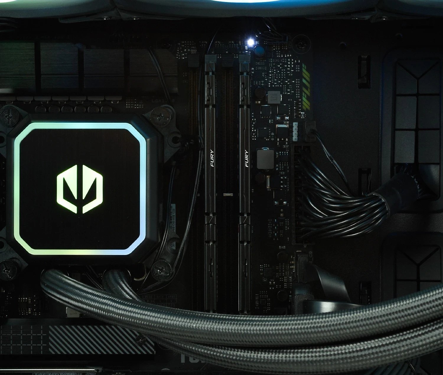 Kompjuter Komputronik Ultimate X714 [L24] i7, RTX 4080 Super, 64GB, 4TB+8TB, W11 Pro, e zezë