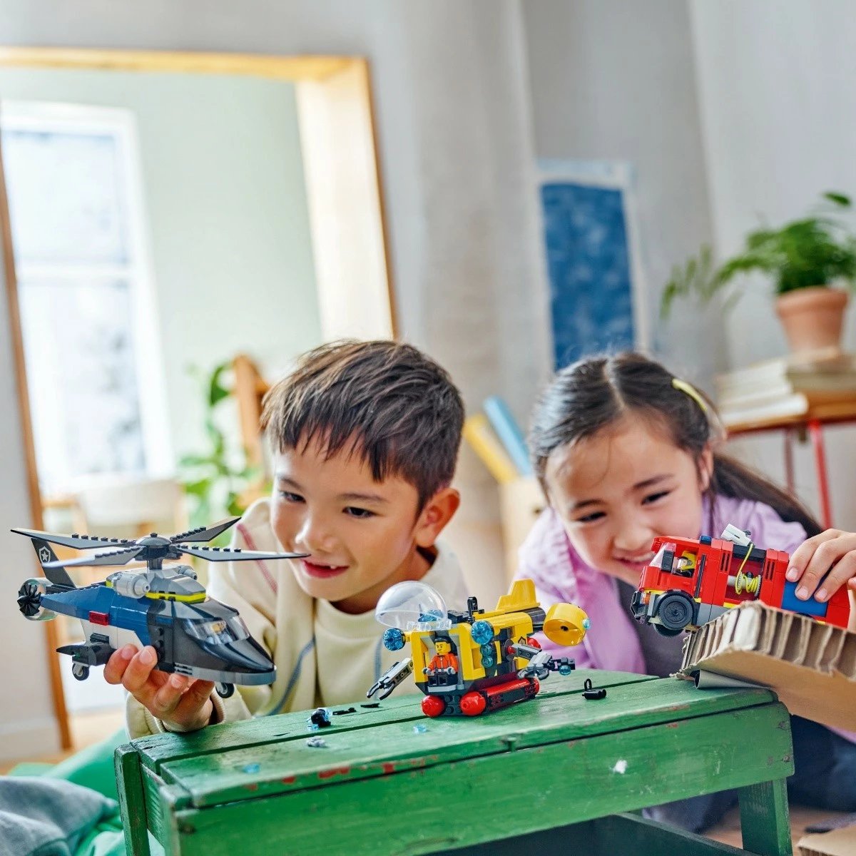 Set ndërtimi LEGO City 60462 me helikopter, kamion zjarrfikës dhe nëndetëse, 874 pjesë