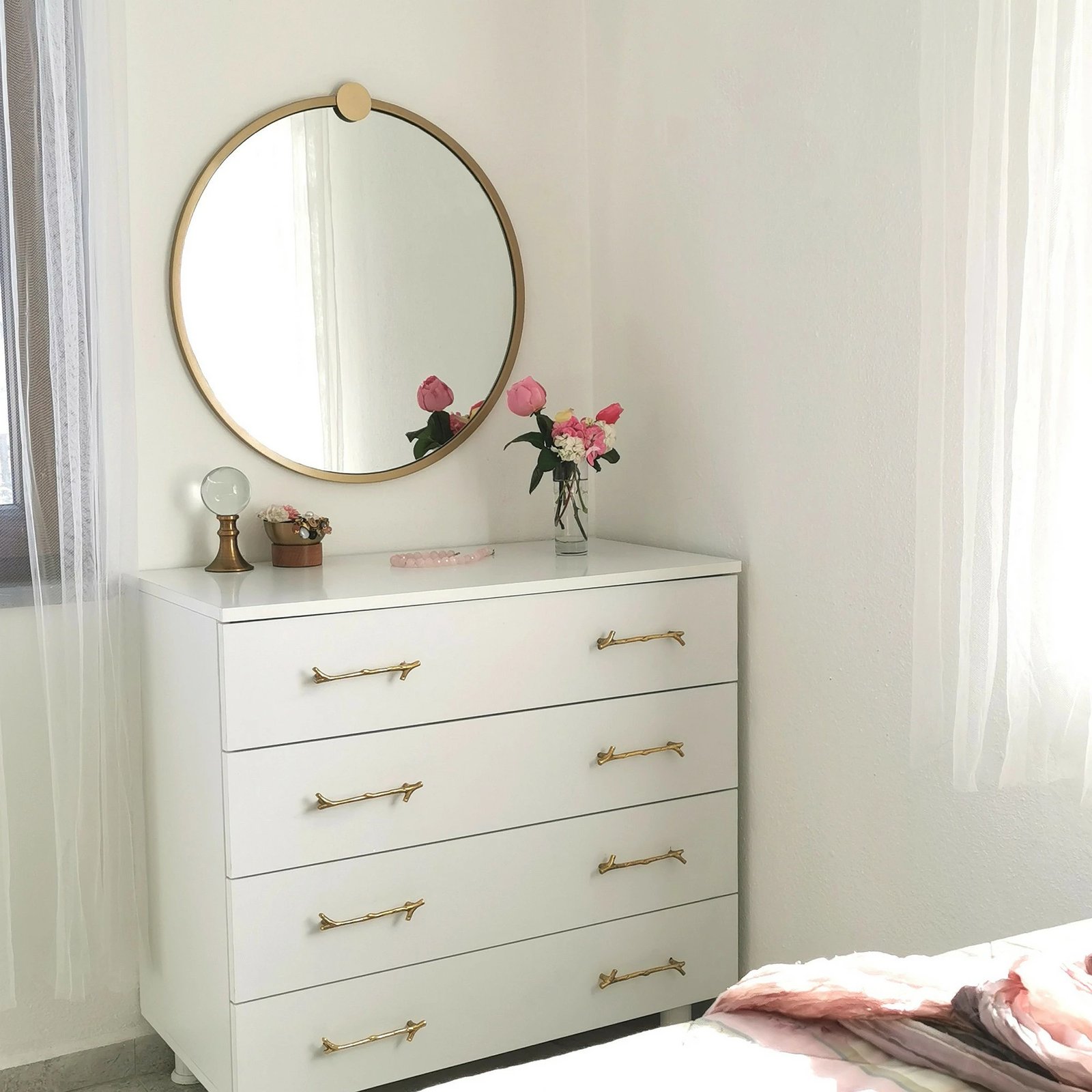 Pasqyrë e rrumbullakët, kornizë metalike ngjyrë ari, Hanah Home, A708