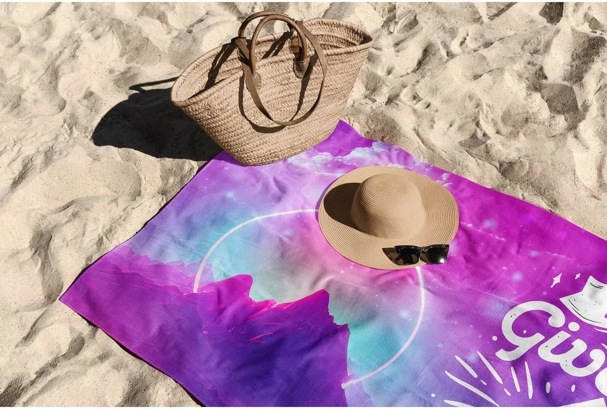 Peshqir plazhi Mijolnir, Never Give Up 70