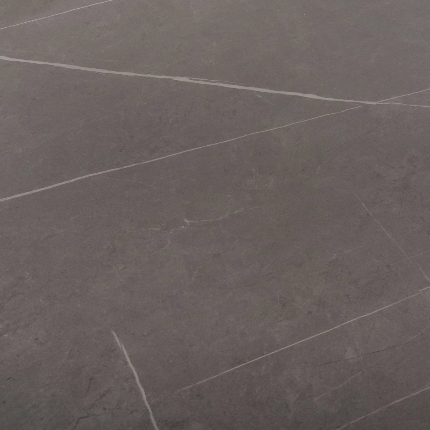 Tavolinë ngrënieje TOM, FH8588.01, sipërfaqe guri të sinteruar, pamje mermeri gri, këmbë metali të zeza, 160x90x76 cm
