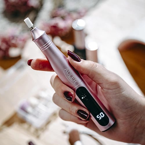 Freze elektrike për thonj, Adler, AD 2181, deri 13500 RPM, 5 shpejtësi, rikarikues USB-C me LED, set 11-në-1, rozë Freze elektrike për thonj, Adler, AD 2181, deri 13500 RPM, 5 shpejtësi, rikarikues USB-C me LED, set 11-në-1, rozë