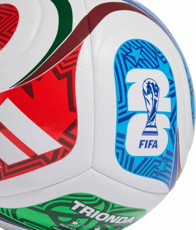 Top futbolli adidas, bardhë