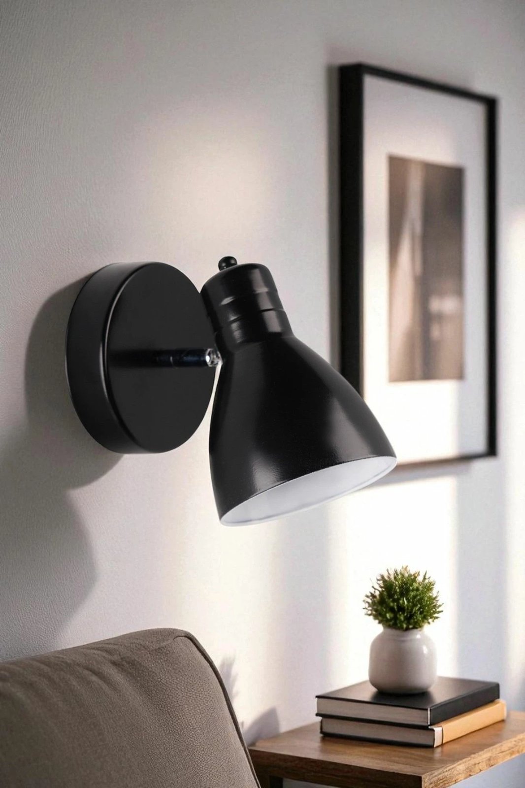 Llambë muri Opviq, 8998-1A, e zezë