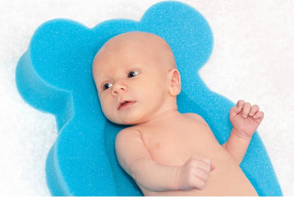 Jastëk shkumë për banjë bebe, New Baby, BASIC Maxi Ari, 58 cm, e verdhë