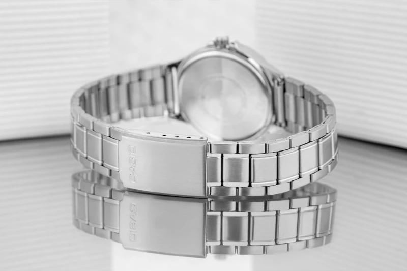 Orë dore për femra CASIO, argjend