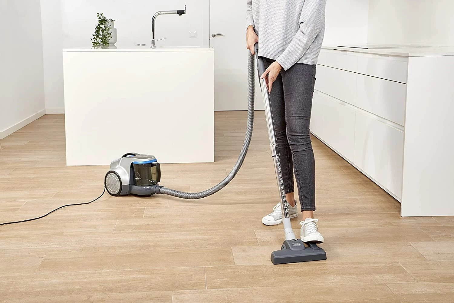 Fshesë me korrent Black+Decker BXVML700E, 700W