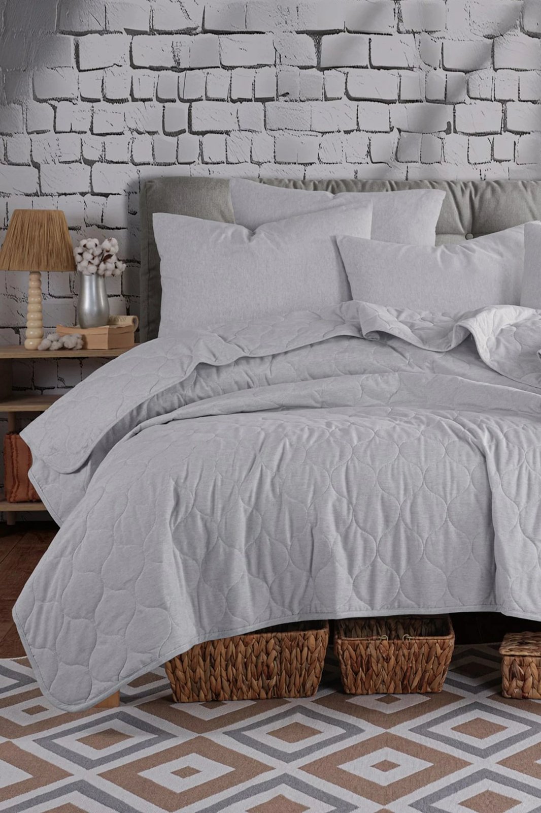 Përparëse e madhe e shtratit, e qepur, ngjyrë gri, 200x250cm