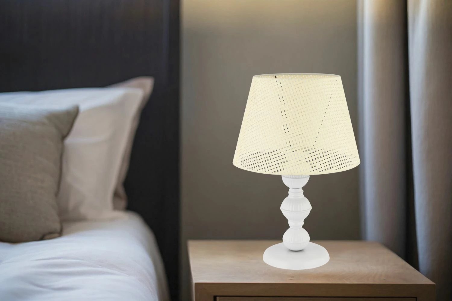 Llambë tavoline Opviq, 300 Hazeran, krem dhe e bardhë