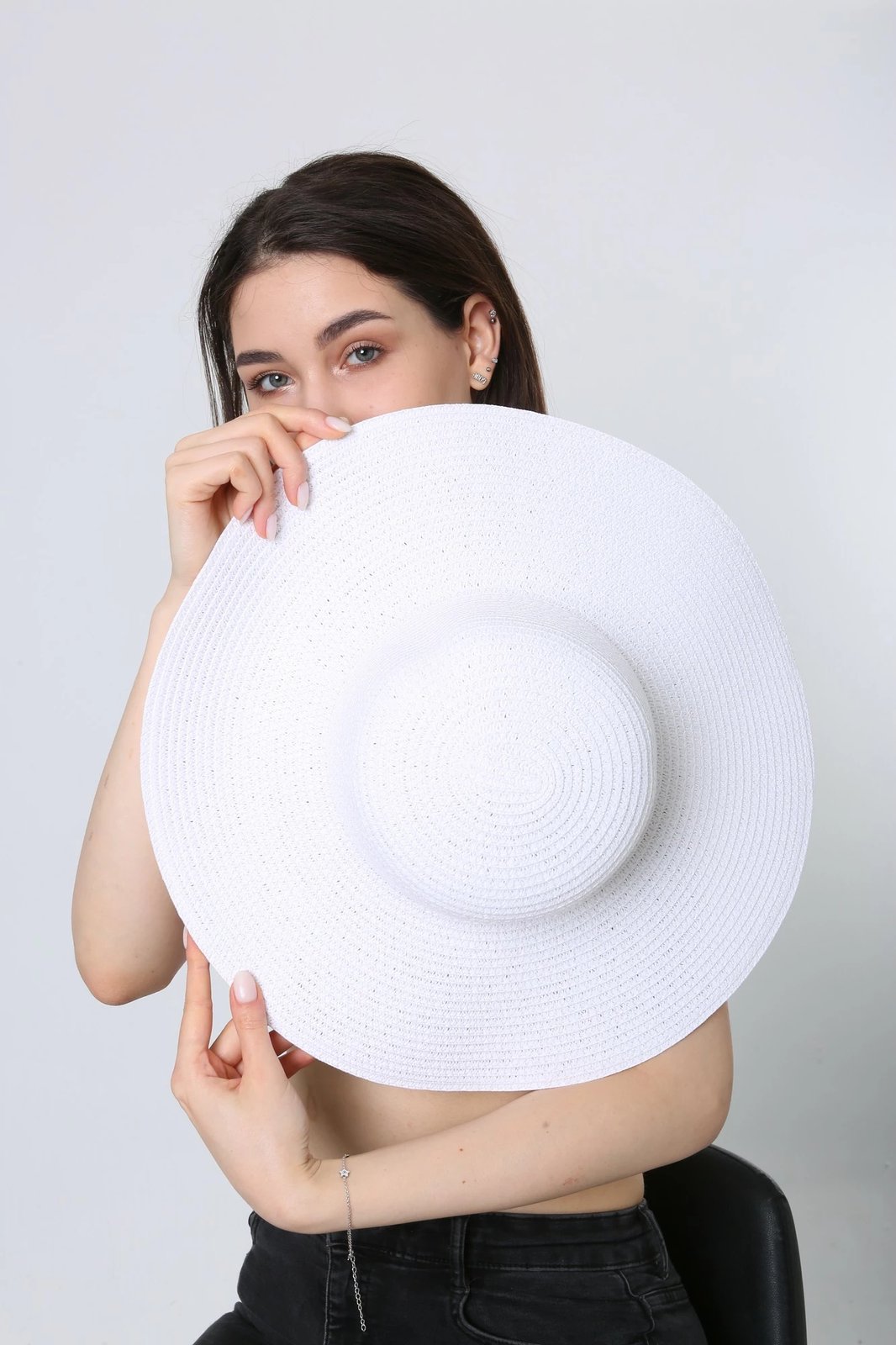 Kapelë e bardhë për gra, Jumeon, Hsr2005