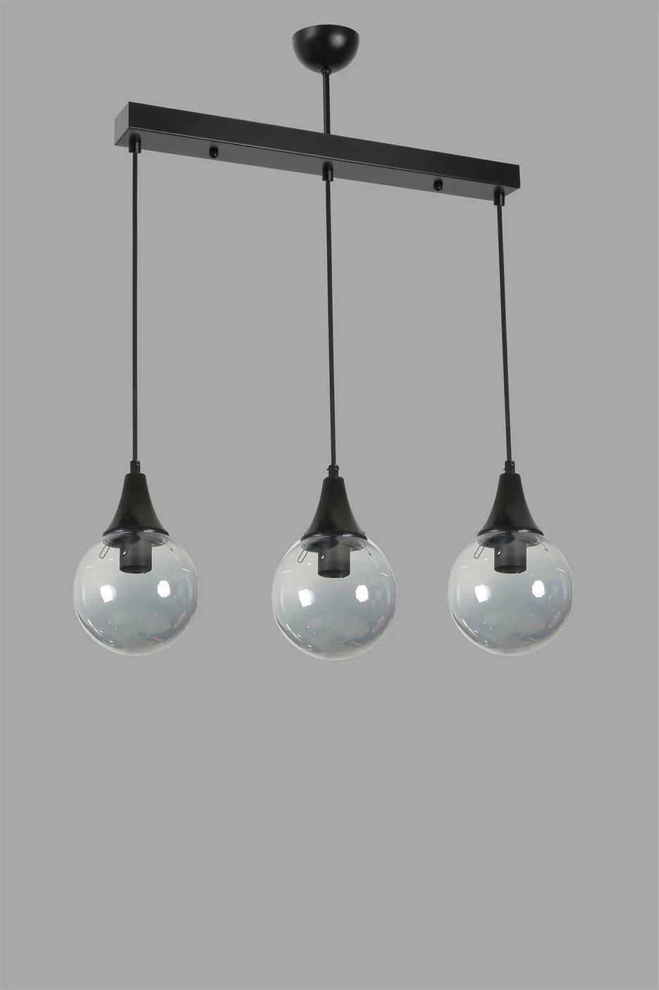 Llambë tavani Opviq Afra, 3 drita, ngjyrë e zezë dhe fume Llambë tavani Opviq Afra, 3 drita, ngjyrë e zezë dhe fume