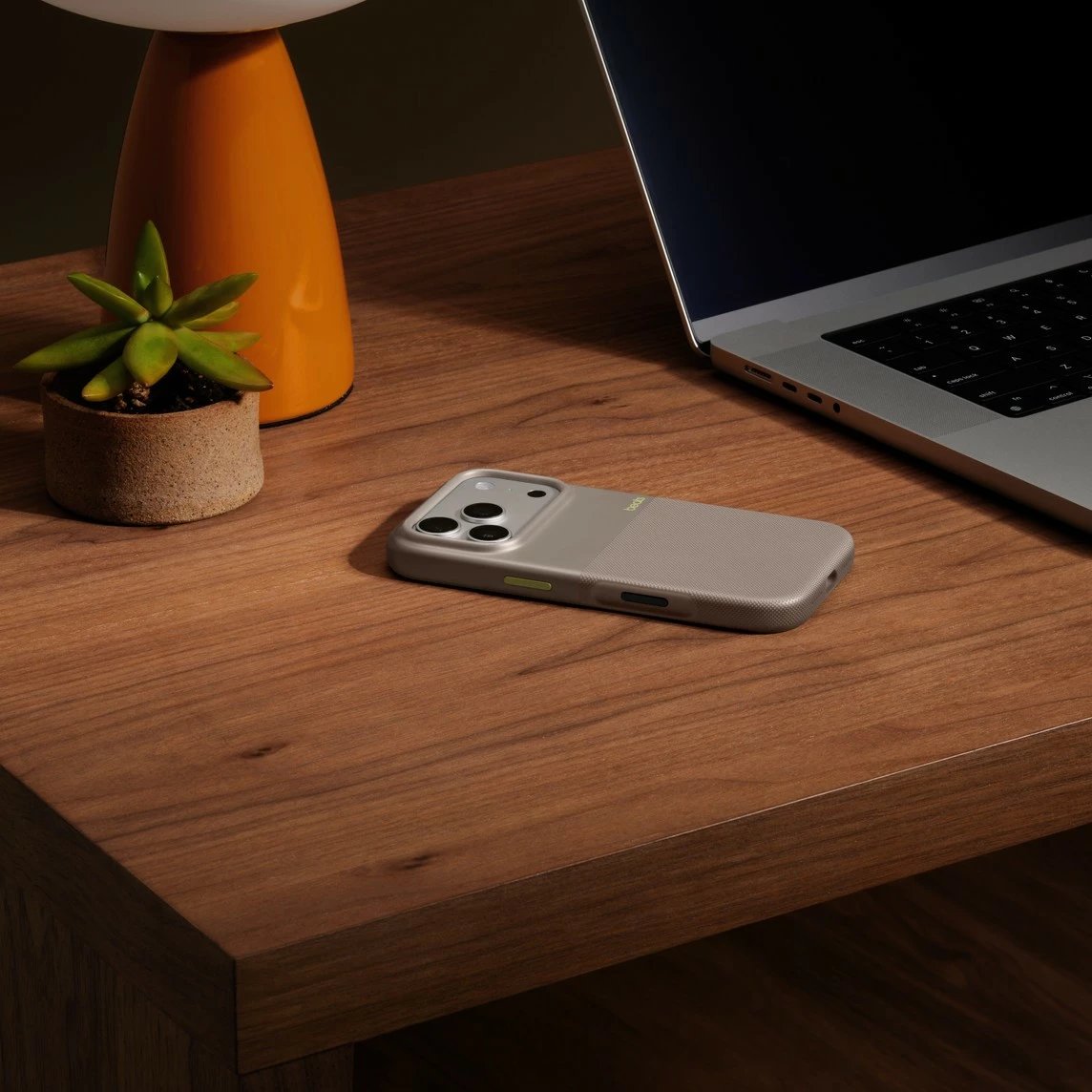 Mbështjellës Apple Beats Rugged për iPhone 17 Pro, MagSafe, Alpine Gray