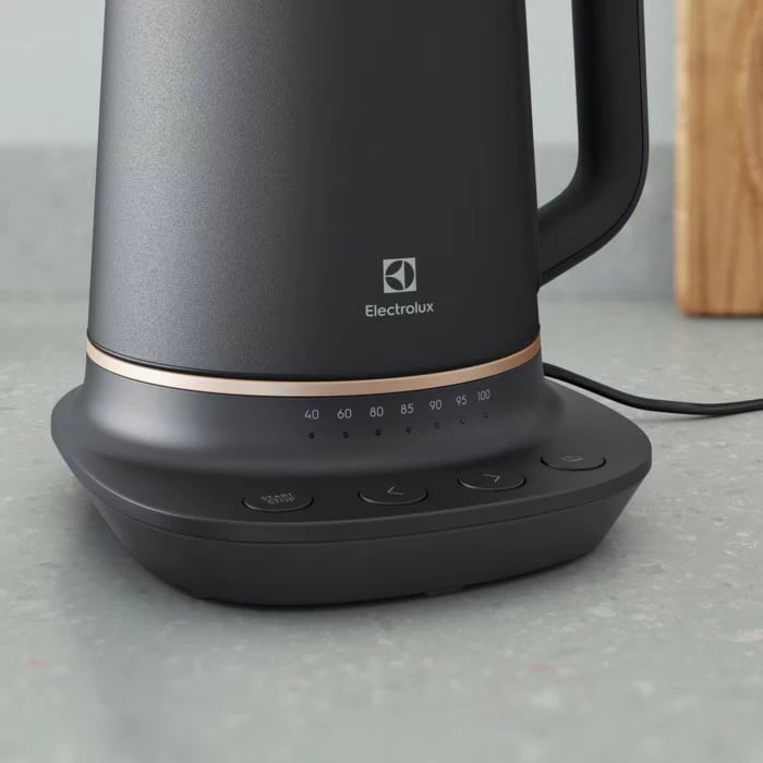Çajnik elektrik Electrolux E7K1-6BP 1.7L kontroll temperature 5°C ruajtje nxehtësie 40 min 2400W pa kabllo i zi