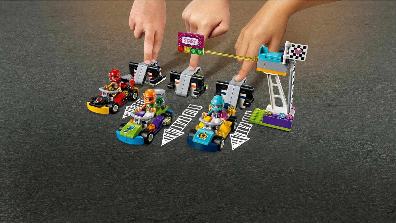 Set ndërtimi LEGO Friends The Big Race Day 41352, 648 pjesë Set ndërtimi LEGO Friends The Big Race Day 41352, 648 pjesë