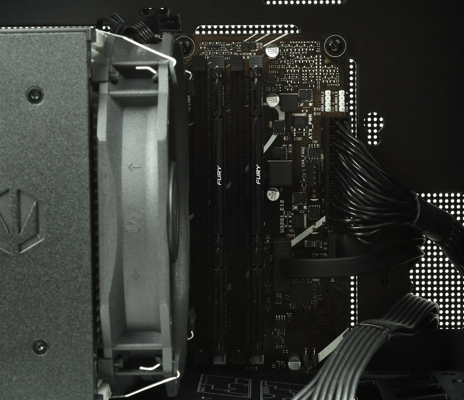 Kompjuter Komputronik Pro X714 i7 RTX 4080 Super 64GB 2TB+4TB W11 Pro zi