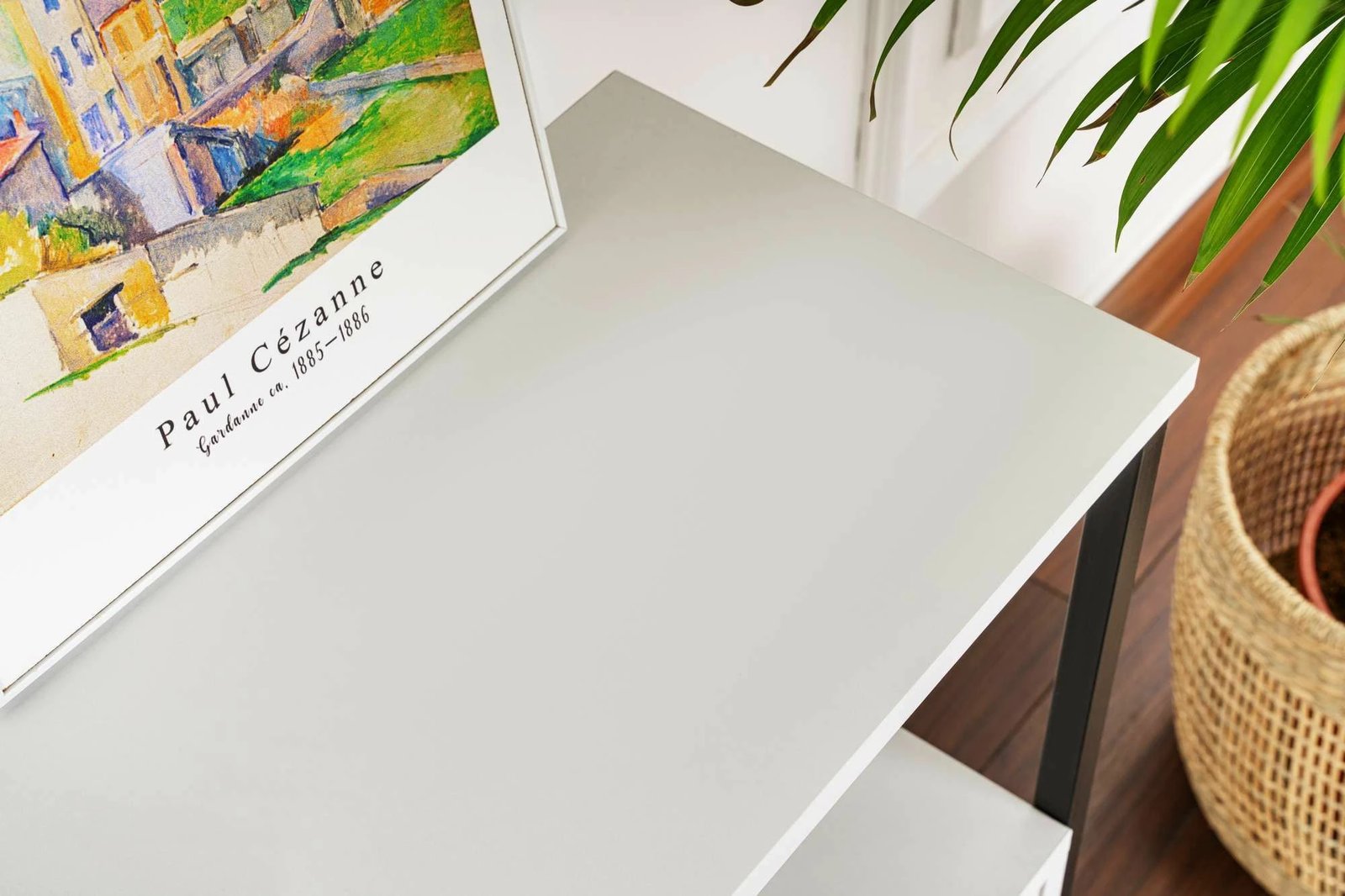 Konsol Nordure, Solace, e bardhë, e zezë