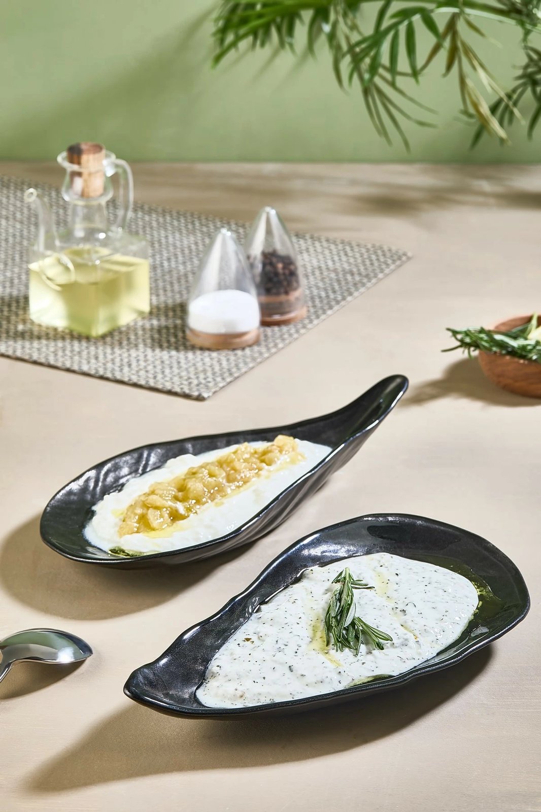 Set pjatash shërbimi (2 copë), Hermia, Istiridye, ngjyrë e zezë