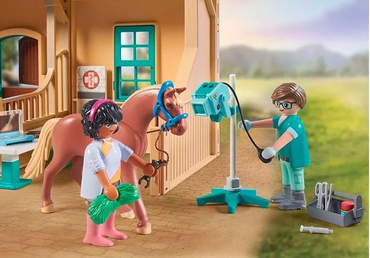 Set lodrash Playmobil Horses of Waterfall 71352 me figura kuajsh dhe klinikë veterinare, shumëngjyrëshe