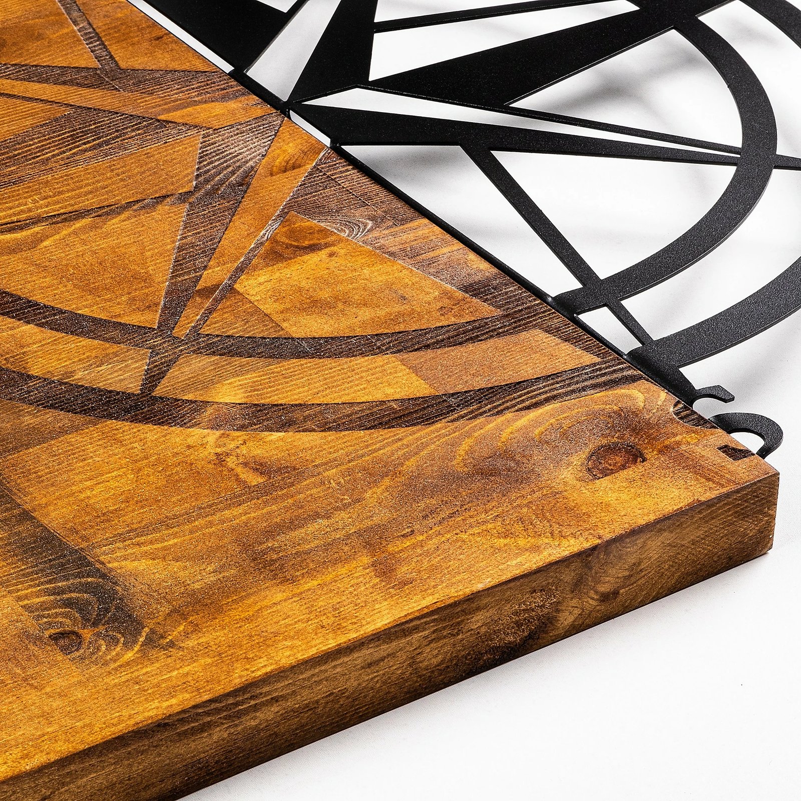 Aksesor dekorativ për mur, dru dhe metal, ngjyrë arre dhe e zezë, Wallity, Pusula, 58x58cm