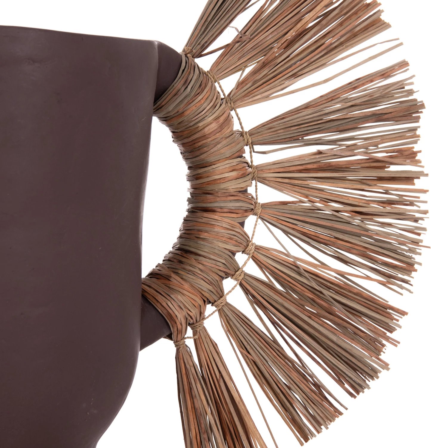 Vazo dekorative tavoline ALICA, terrakotë, ngjyrë çokollate, me bar të thatë, 55x19x34cm Vazo dekorative tavoline ALICA, terrakotë, ngjyrë çokollate, me bar të thatë, 55x19x34cm