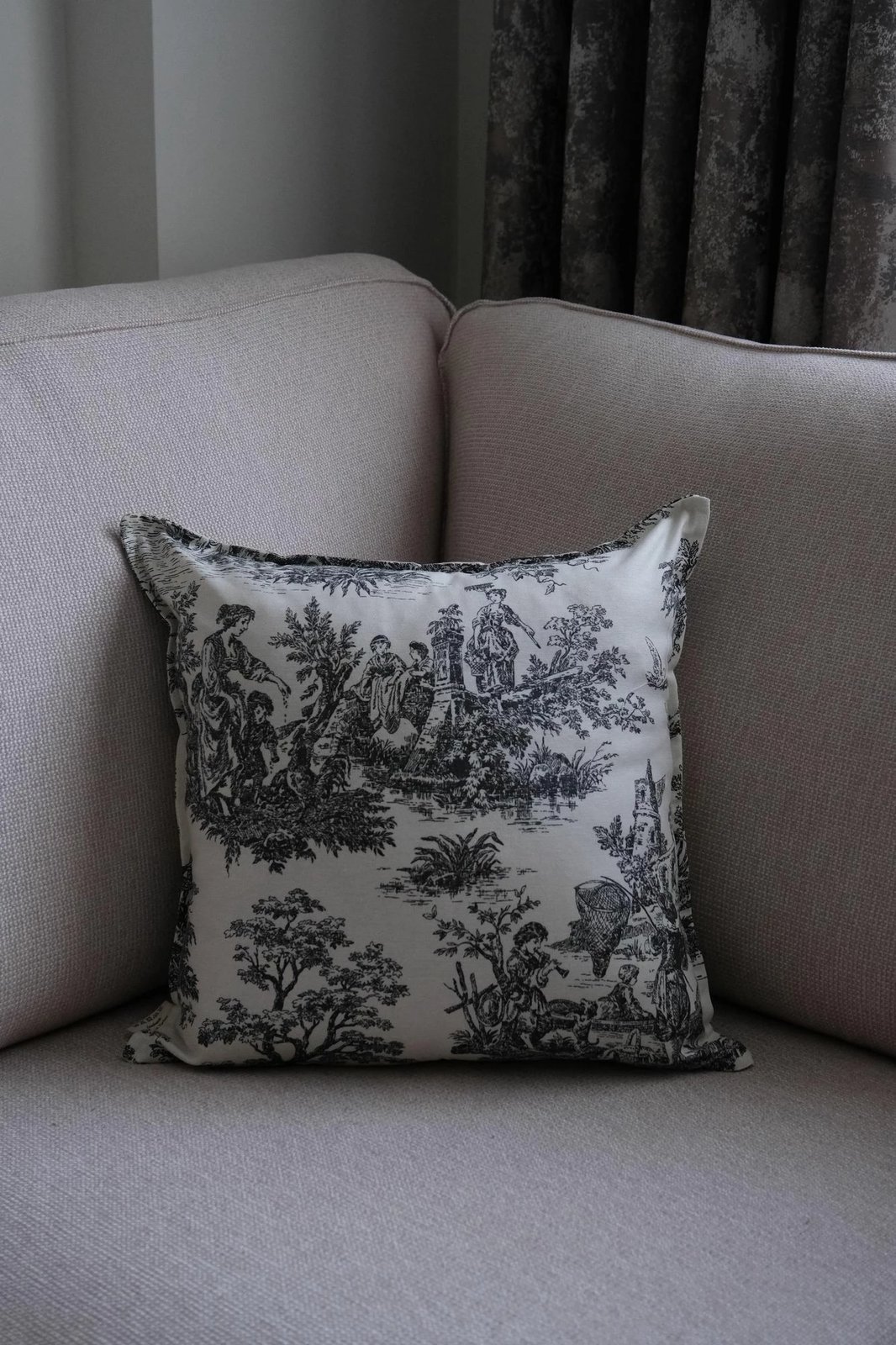 Jastëk mbulesë, Evila Originals, BST061, ngjyrë e zezë dhe e bardhë, 45x45cm