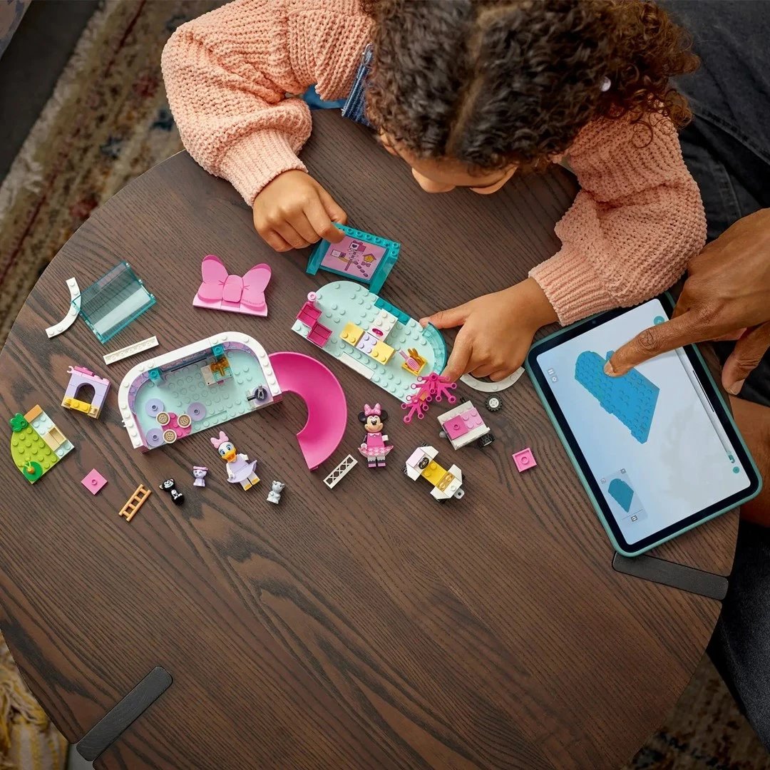 Set lodrash LEGO Disney 43274 Minnie's Pet Hotel, 161 pjesë