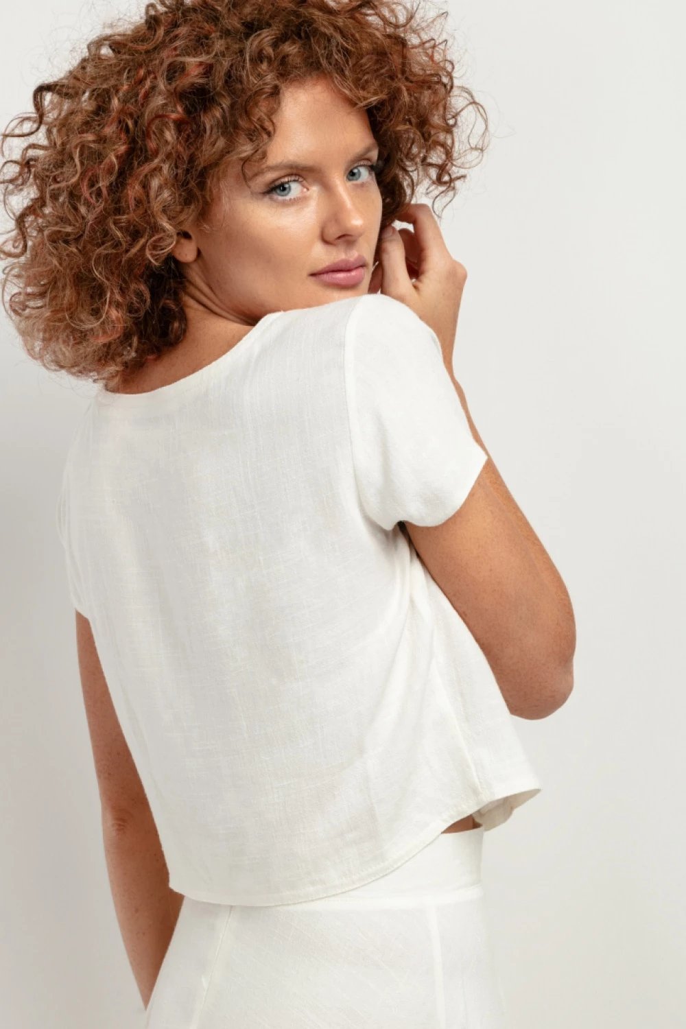 Maicë për femra Tessita model 198538, e bardhë