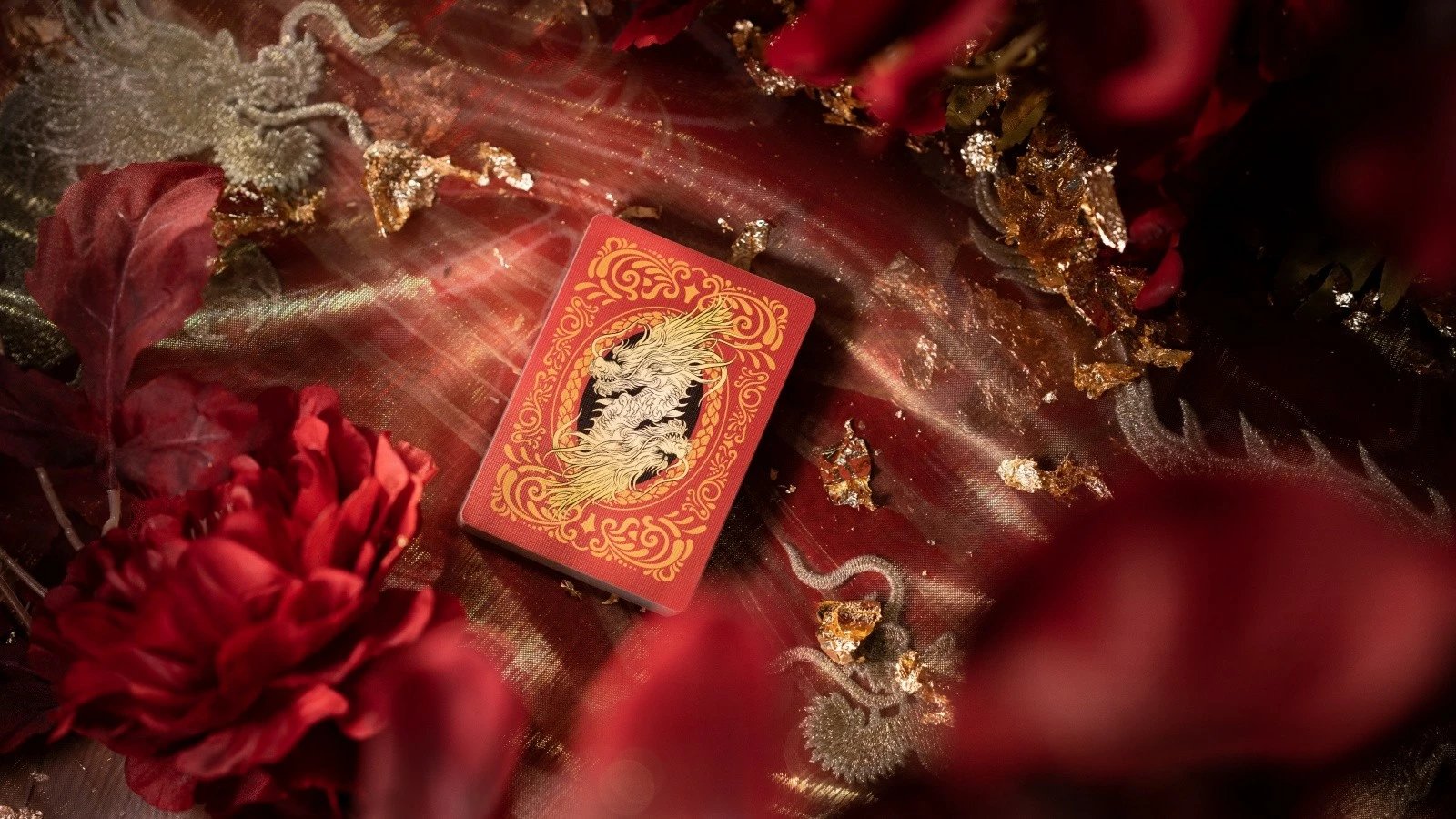 Letra loje Bicycle Red Dragon Cards 2024, 52 copë, e kuqe