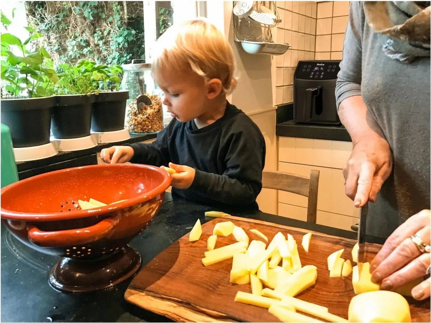 Fritezë ajri Amica AFM4011, 65L, e zezë