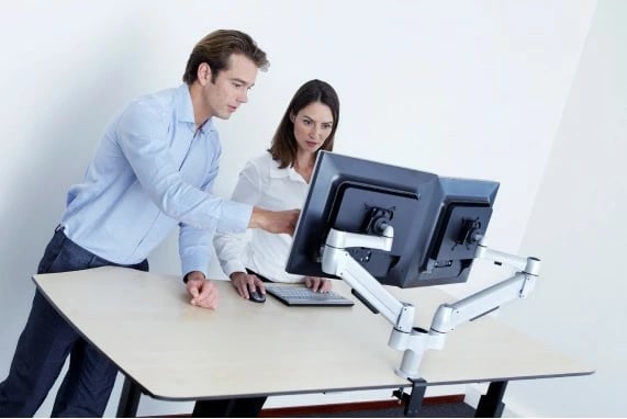 Maus Evoluent Evoluent4, 6 butona, për dorën e djathtë, i vogël, me kabllo, zi/vjollcë