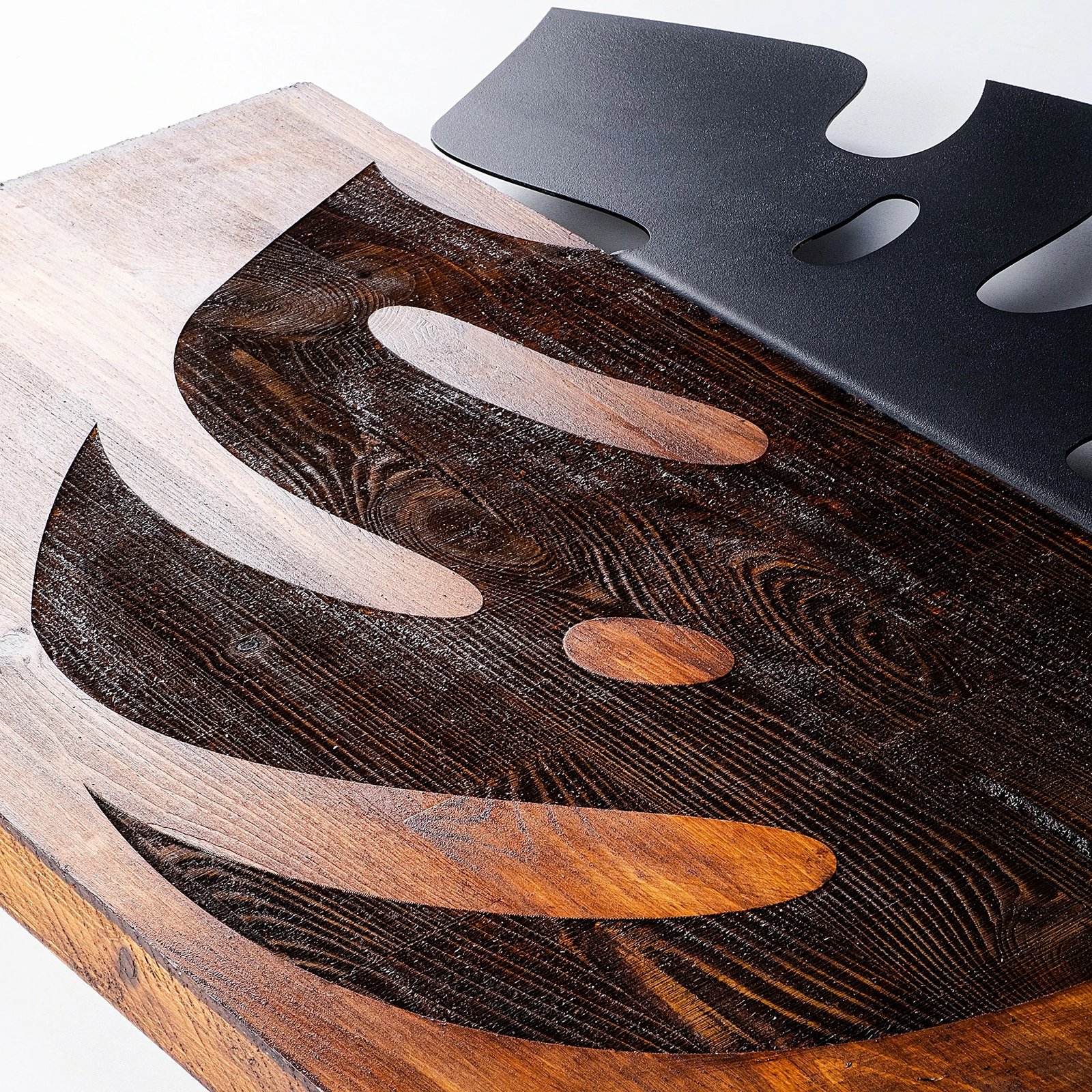 Aksesor dekorativ për mur, dru dhe metal, gjethe, Wallity, ngjyrë arre dhe e zezë, 52x58cm