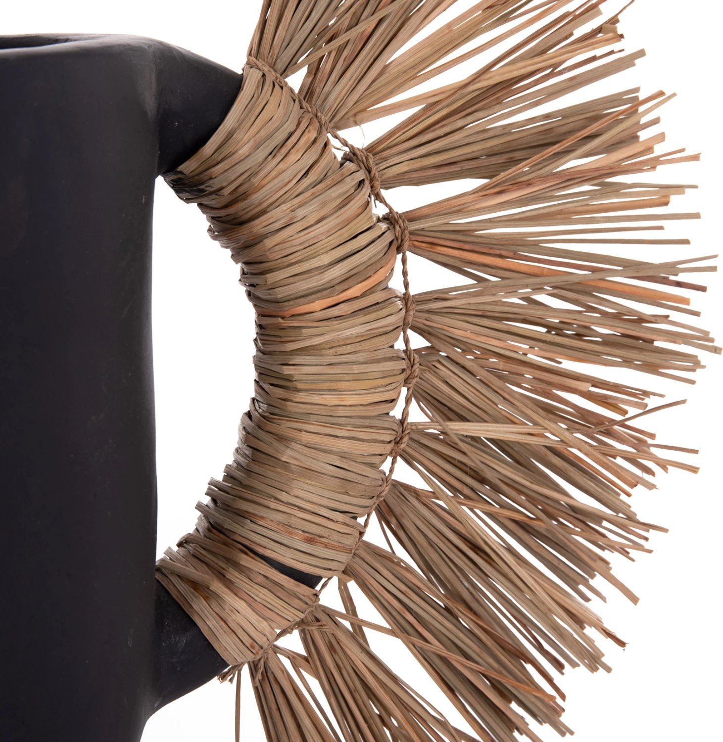 Vazo dekorative tavoline ALICA, terrakotë e zezë, bar i thatë, 55x19x34cm Vazo dekorative tavoline ALICA, terrakotë e zezë, bar i thatë, 55x19x34cm