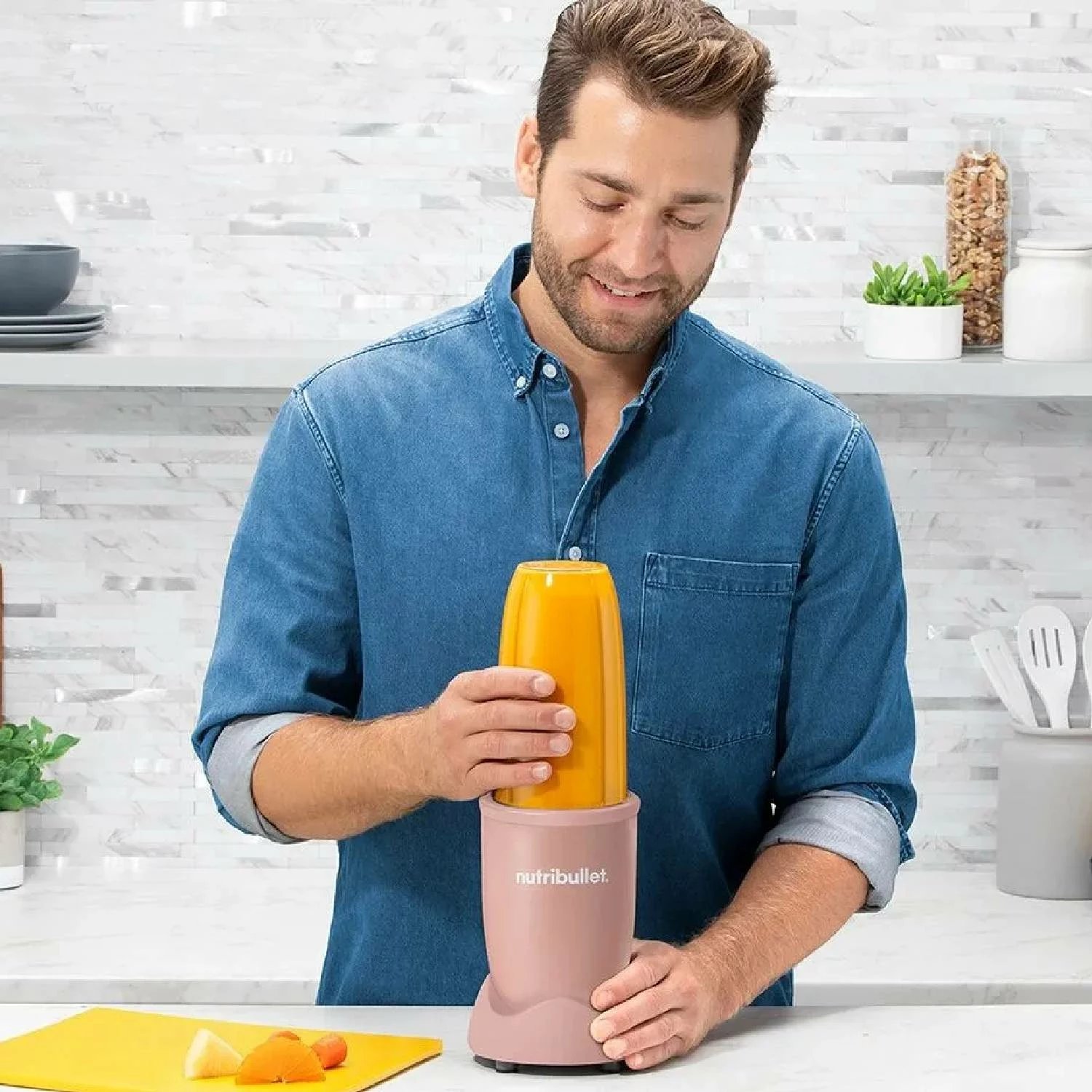 Blender NutriBullet NB907MACL Pro 900W 946 ml, rozë, set me 2 gota dhe kapak To-Go