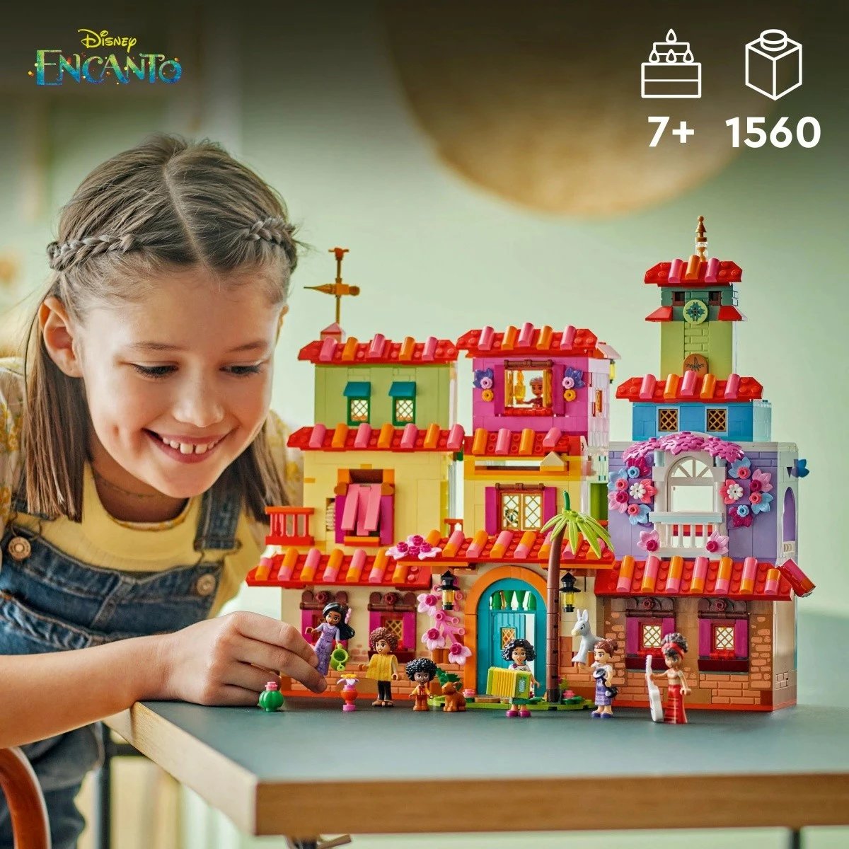 Set LEGO Disney Magical House of the Madrigals 43245, 1560 pjesë, shumëngjyrësh
