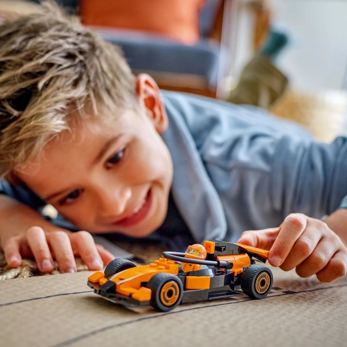 Set LEGO City 60442 F1 Driver me makinë McLaren, 86 pjesë, portokalli