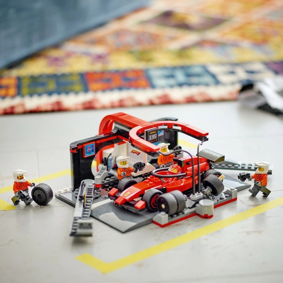 Set LEGO City F1 Pit Stop & Ferrari Race Team 60443, 322 pjesë