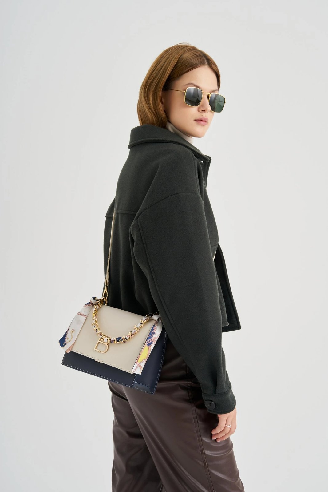 Çantë crossbody Lucky Bees, krem dhe blu e errët, 918