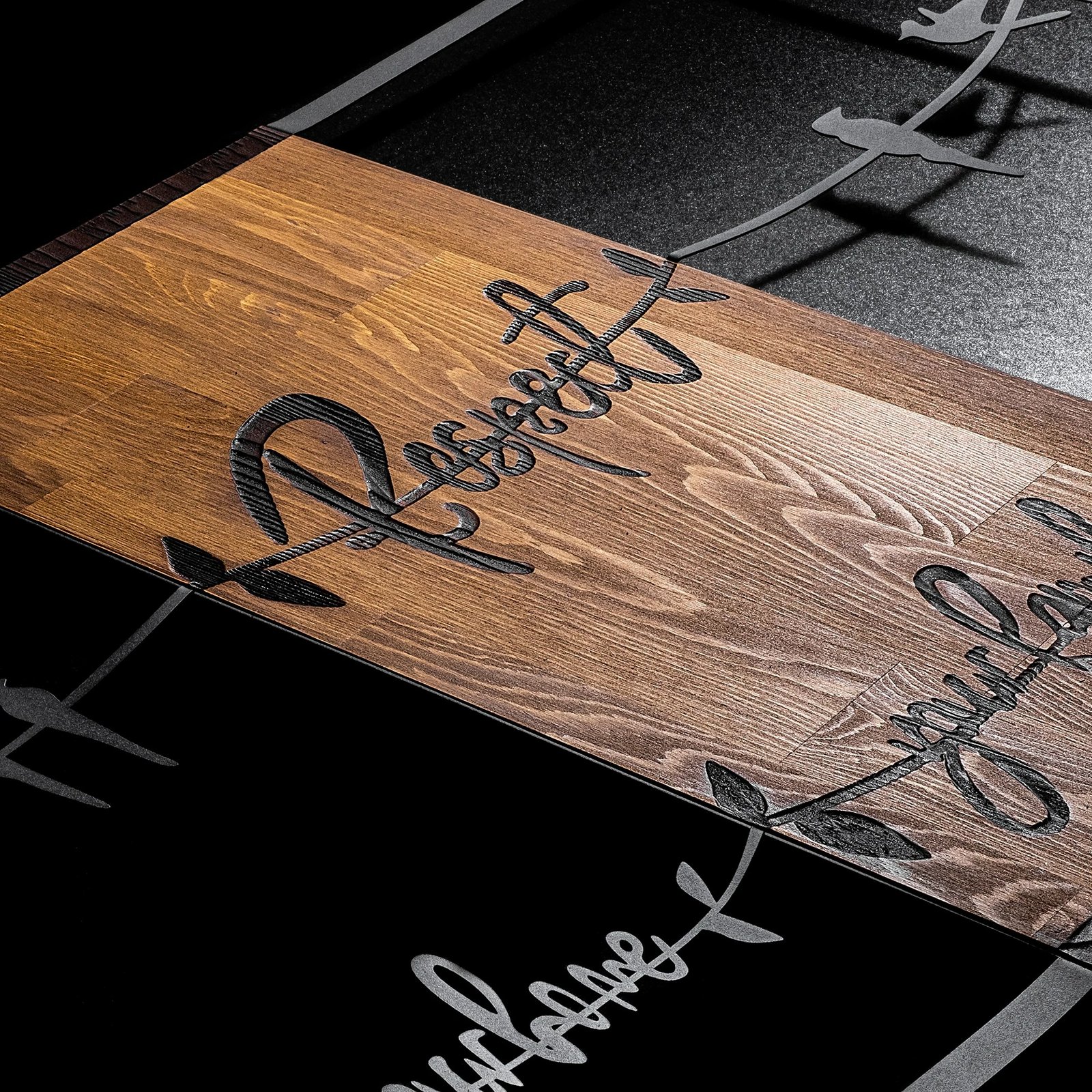 Aksesor dekorativ prej druri për mur, ngjyrë arre dhe e zezë, 88x57cm, Respect your home your family your love